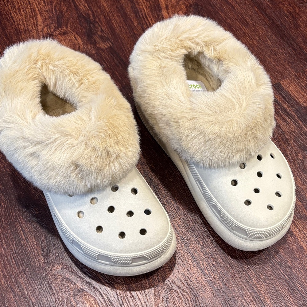 CROCS Cozy Fur-Lined Clogs - Cream